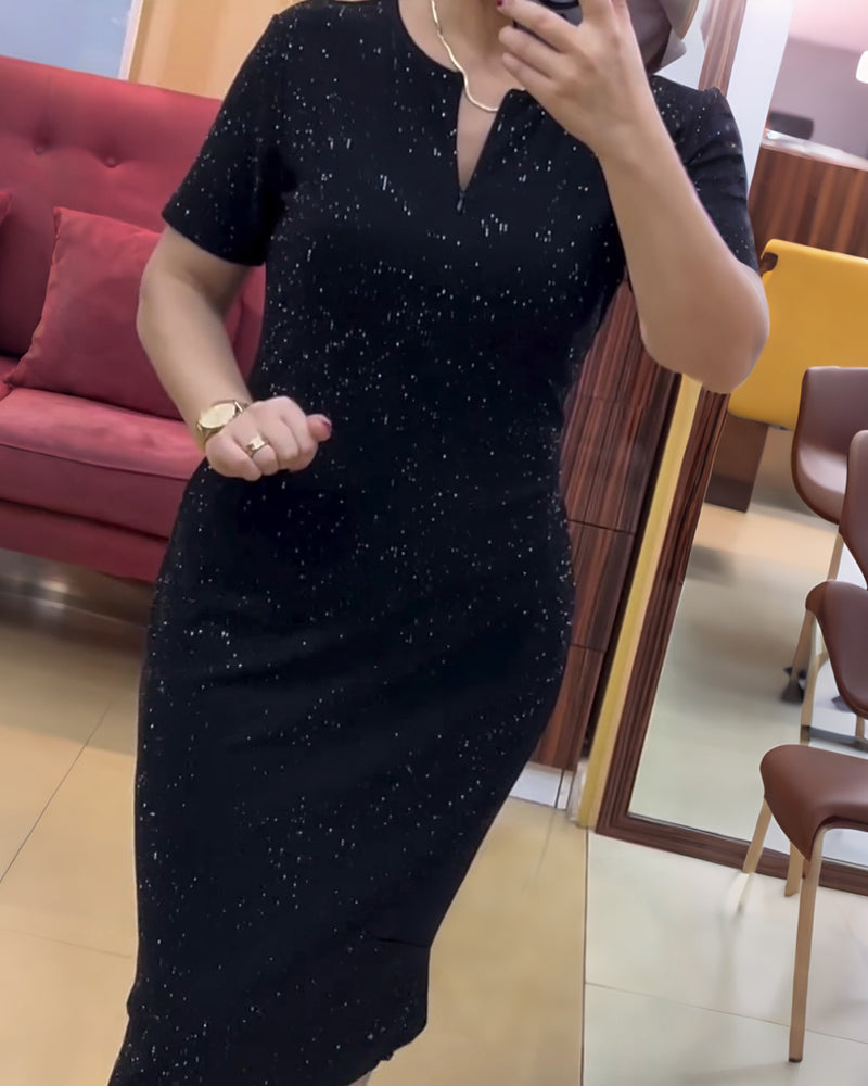 Muodikas, kiiltävä, pitsinen mekko, jossa V-aukko